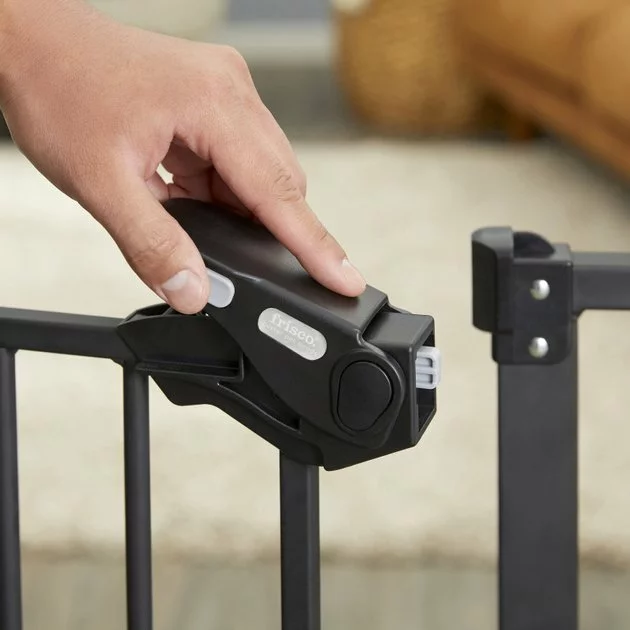 Frisco Steel Extra Tall Auto-Close Dog Gate, 41-in Height 5 Frisco Steel Extra Tall Auto-Close Dog Gate, 41-in Height - Image 3