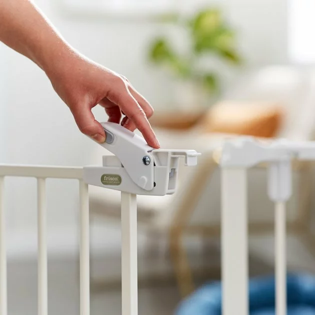 Frisco Steel 3-Panel Configurable Dog Gate 7 Frisco Steel 3-Panel Configurable Dog Gate - Image 5