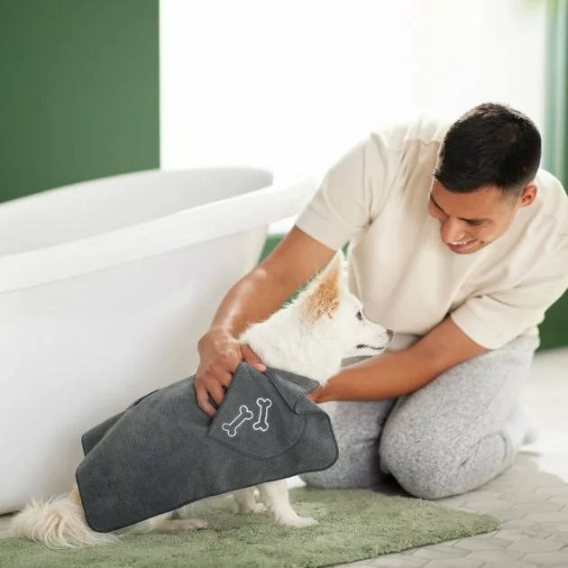 Frisco Embroidered Pawprint Microfiber Dog Bath Cape Towel 8 Frisco Embroidered Pawprint Microfiber Dog Bath Cape Towel - Image 6